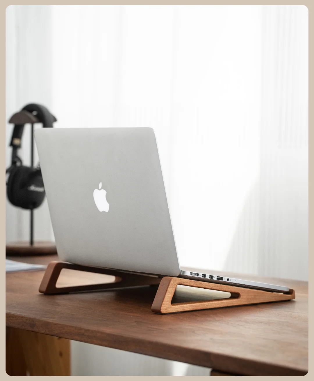 حامل كمبيوتر محمول من خشب الجو - مراجعة Laptop Stand Bamboo وسعره